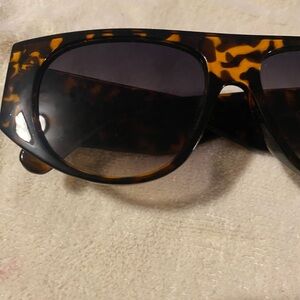 New sun glasses small frame light weight